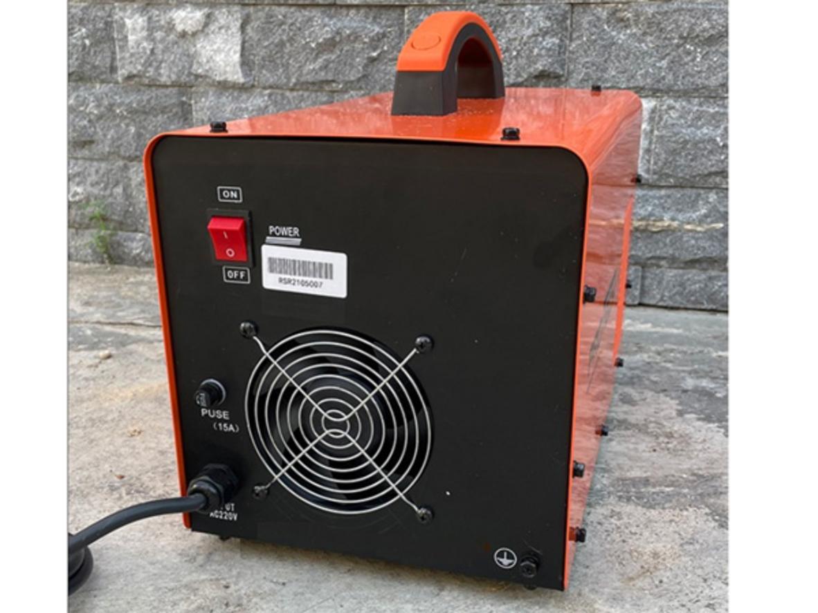 Công nghệ tụ nạp điện của máy hàn vít cấy Protech RSR2500 giúp hàn nhanh và hạn chế biến dạng phôi.