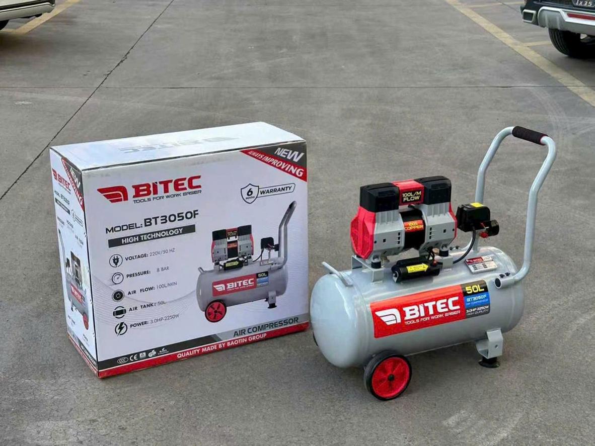 Motor dây đồng và bánh xe giúp máy bền, dễ di chuyển