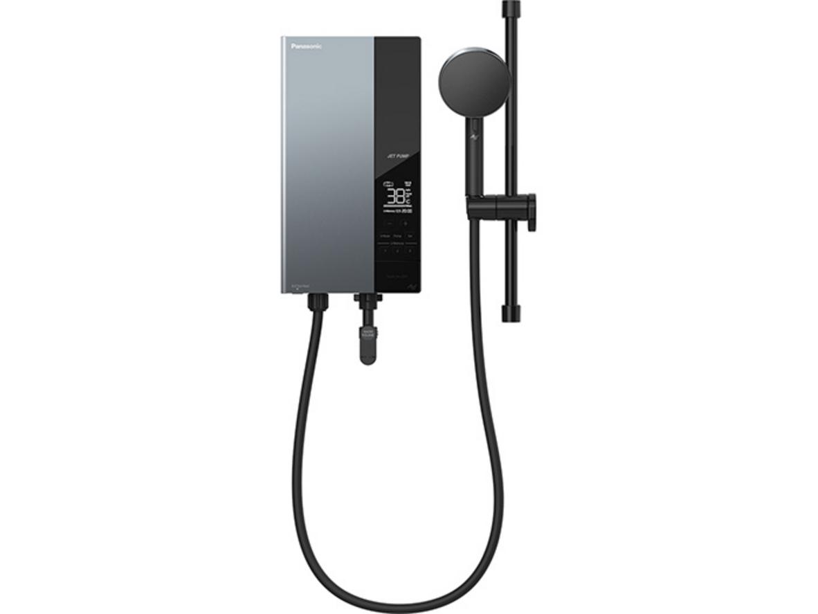 Thiết kế nhỏ gọn, màn hình LCD và bơm trợ lực giúp DH-4UDP1VZ dễ dùng trong không gian tắm đô thị.