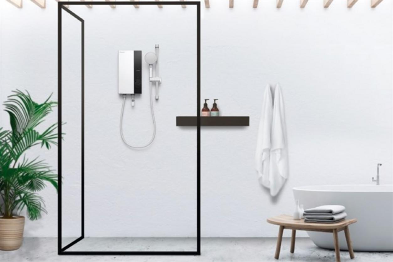 Panasonic DH-4UP1VW nổi bật với bơm trợ lực, làm nóng nhanh và thiết kế gọn cho phòng tắm gia đình.