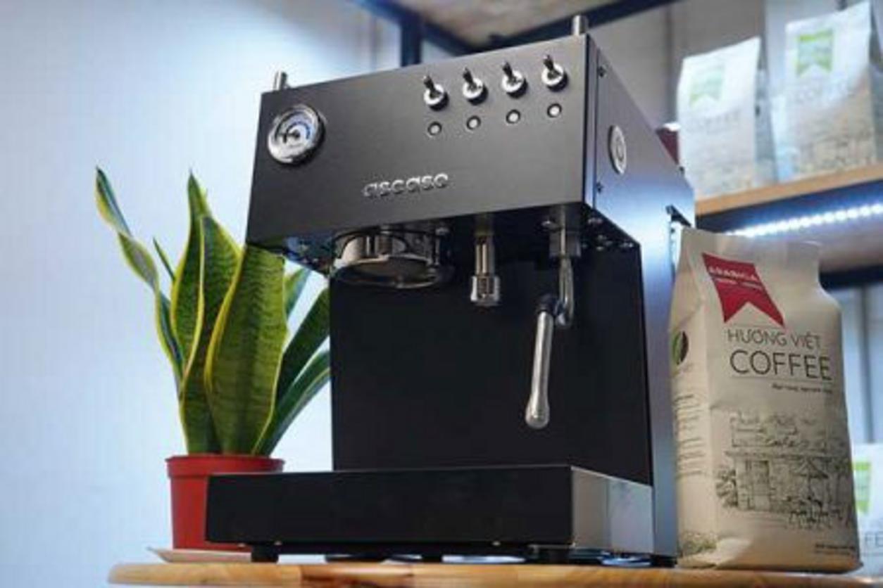 Ascaso Duo 19 nổi bật với thiết kế thép không gỉ sang trọng và bố cục gọn cho quầy nhỏ.