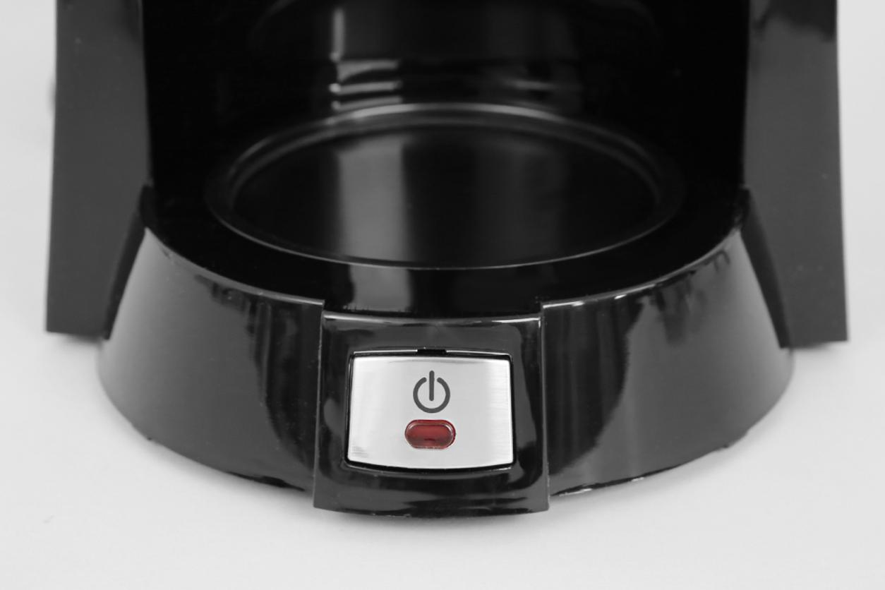 Máy pha cà phê Delonghi ICM15210.1 gọn nhẹ, phù hợp gia đình và văn phòng nhỏ.