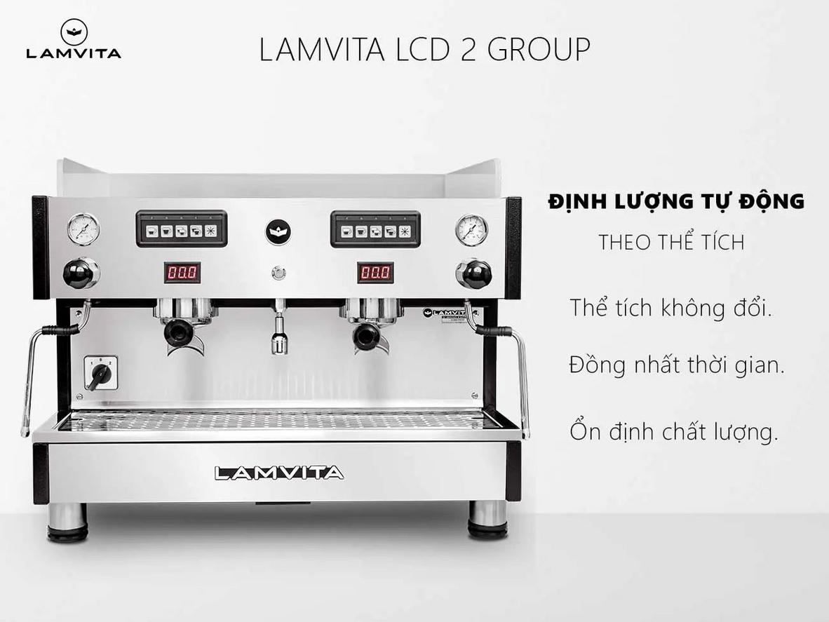 Cấu hình 2 group, nồi hơi lớn và định lượng tự động giúp quán phục vụ nhanh hơn trong giờ cao điểm.