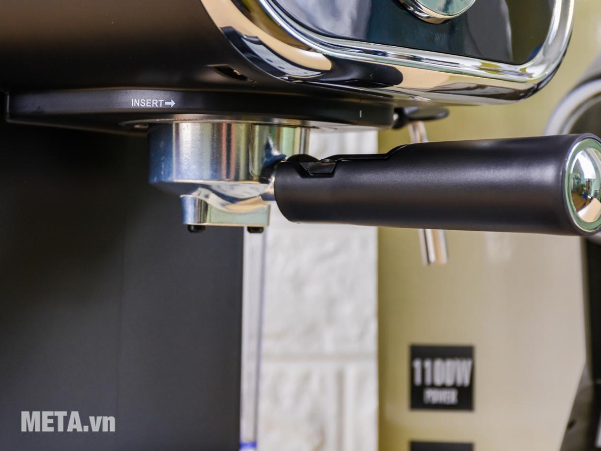 Vòi đánh sữa hỗ trợ tạo bọt mịn cho Cappuccino và Latte.