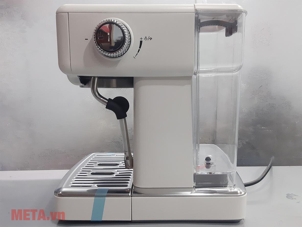 Bình nước 1,8 lít và thân inox giúp máy tiện dùng, dễ vệ sinh hơn.