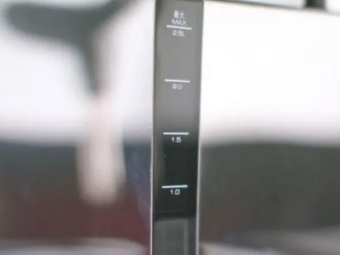 Các chi tiết Thermo-block, group head 58mm và vòi đánh sữa 360 độ giúp WPM 130KB vận hành ổn định.