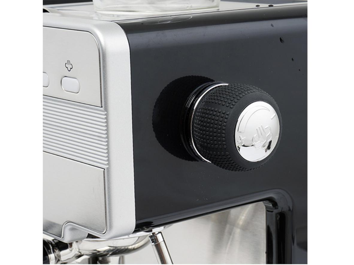 Áp lực bơm Ulka 15 bar giúp ZB-99PRO cho ly espresso đậm và ổn định.