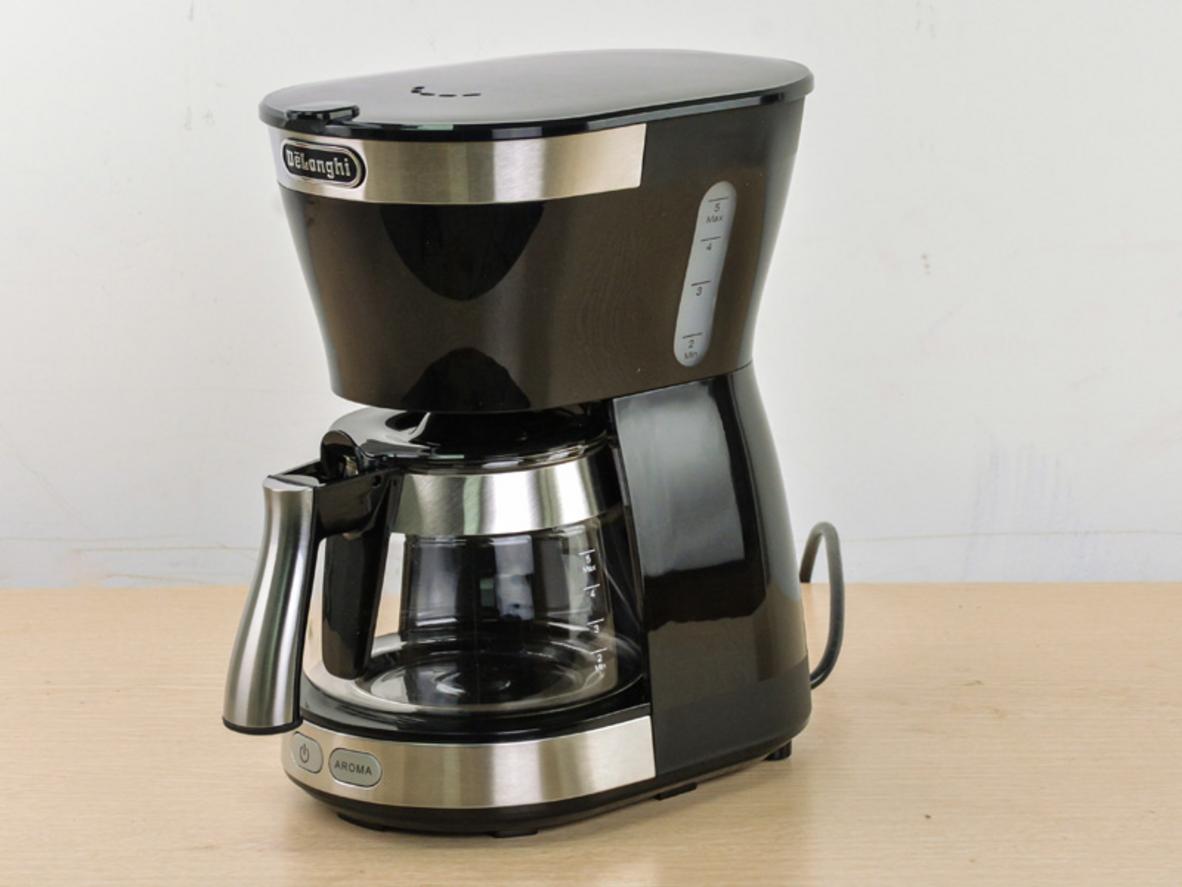 Máy pha cafe Delonghi ICM12011.BK gọn đẹp, phù hợp không gian bếp và văn phòng nhỏ.