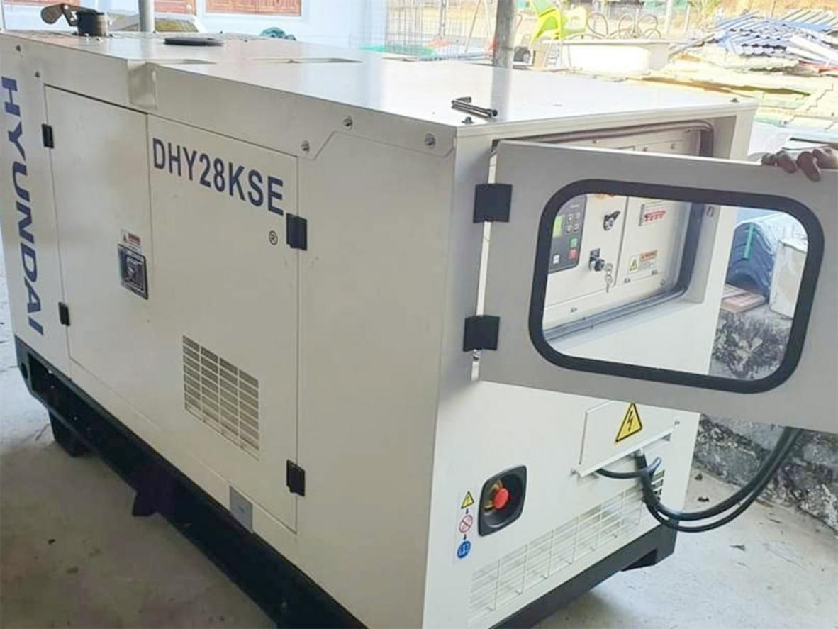 Hyundai DHY28KSE nổi bật với động cơ diesel HY4102, AVR và hỗ trợ ATS