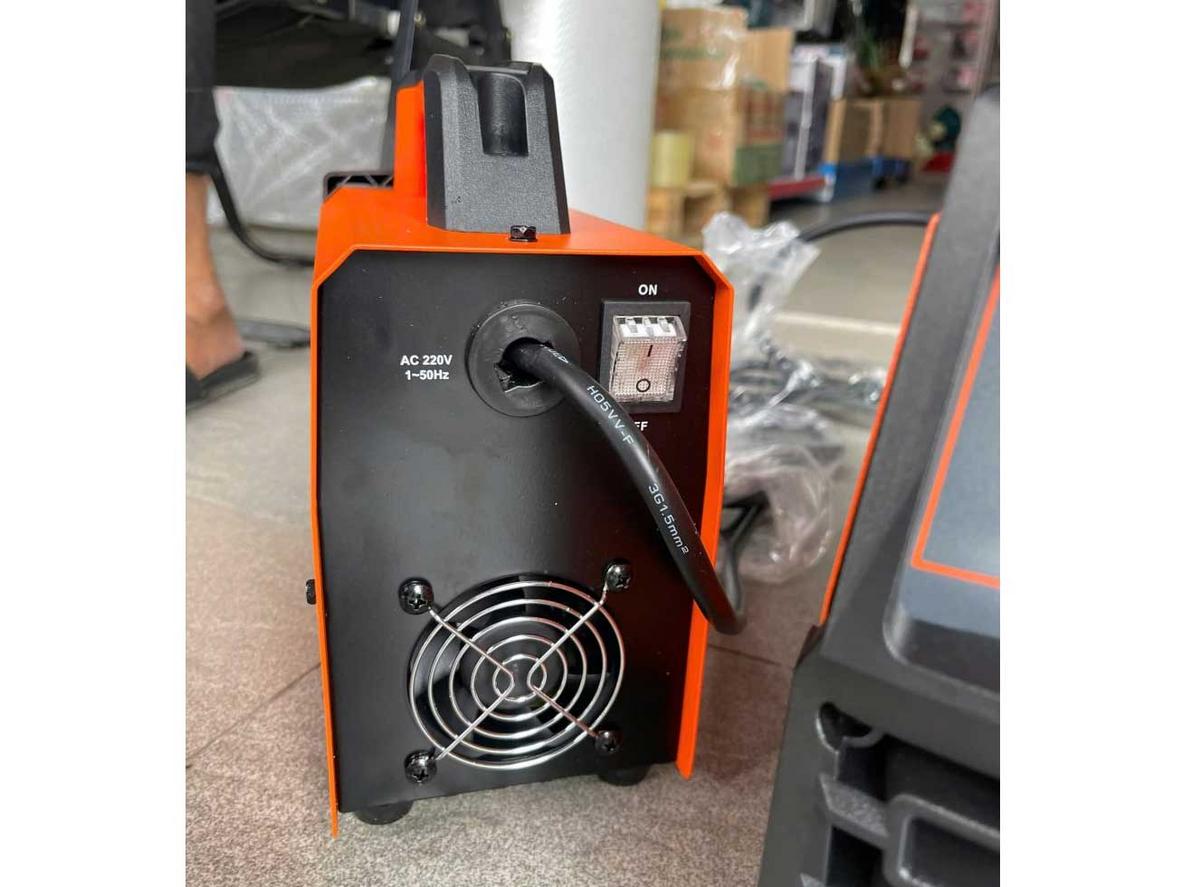 Nguồn điện 220V giúp Megatec ARC-200 phù hợp gia đình và xưởng nhỏ.