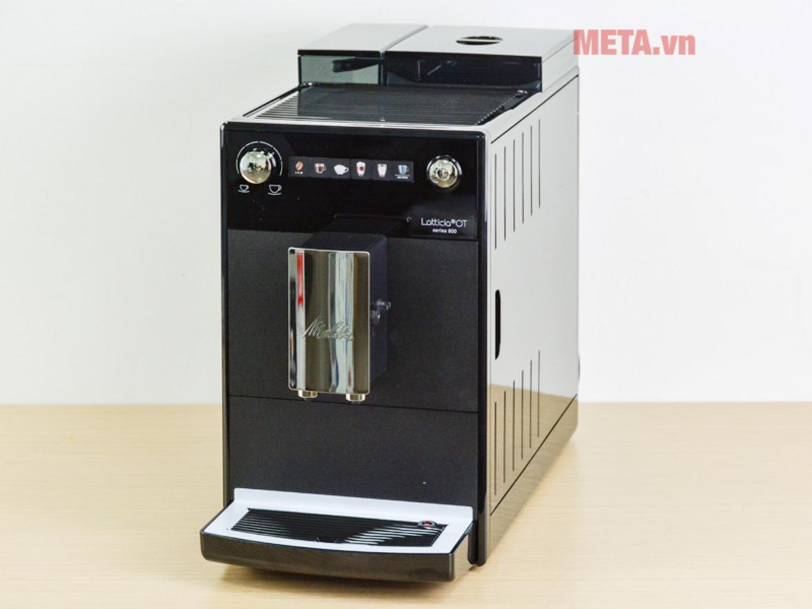 Thông số 1.450W, bình nước 1,5 lít và hộc hạt 250g phù hợp dùng hằng ngày.