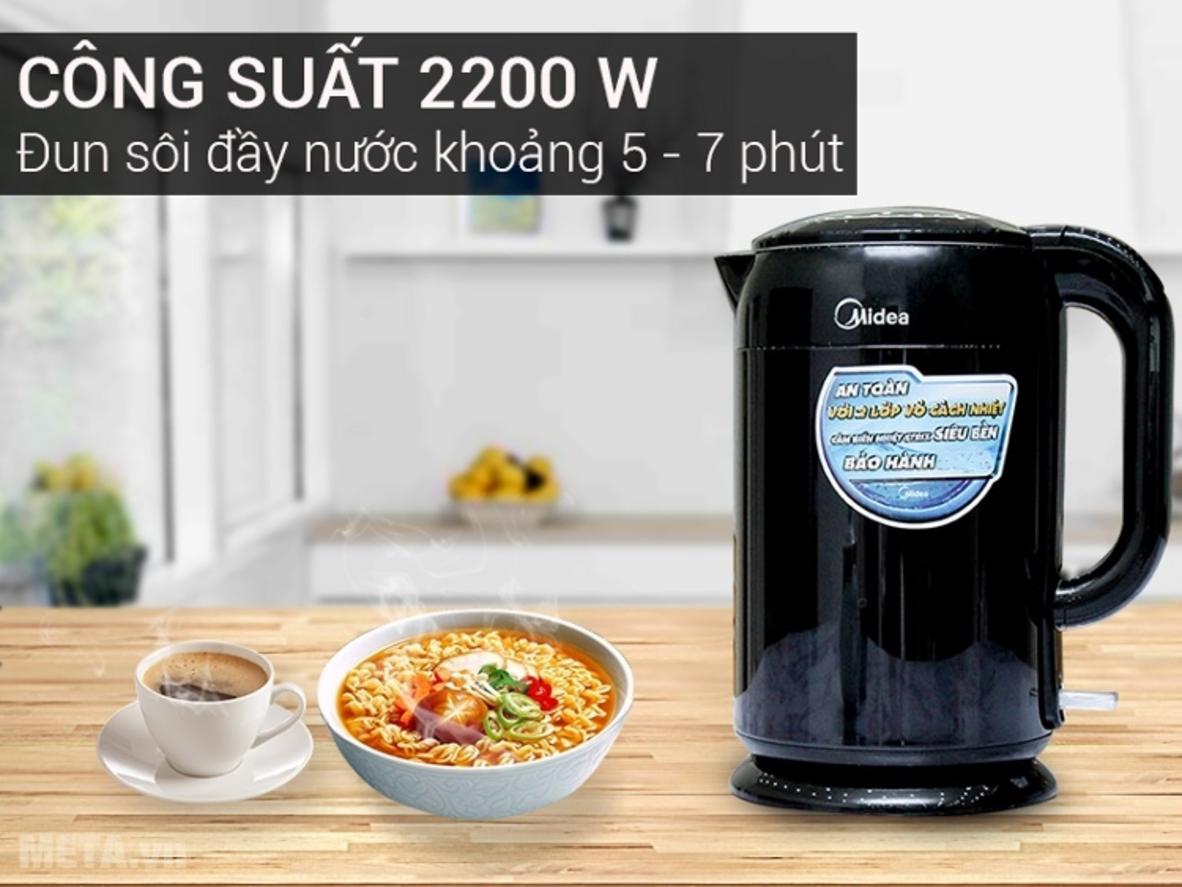 Công suất 2.200W giúp bình đun nước nhanh cho nhu cầu sử dụng hàng ngày.