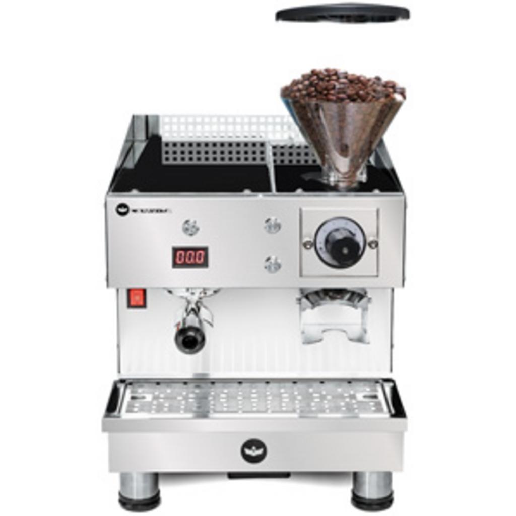 Cơ chế hút nước trực tiếp từ bình 20L giúp quán vận hành liên tục hơn.