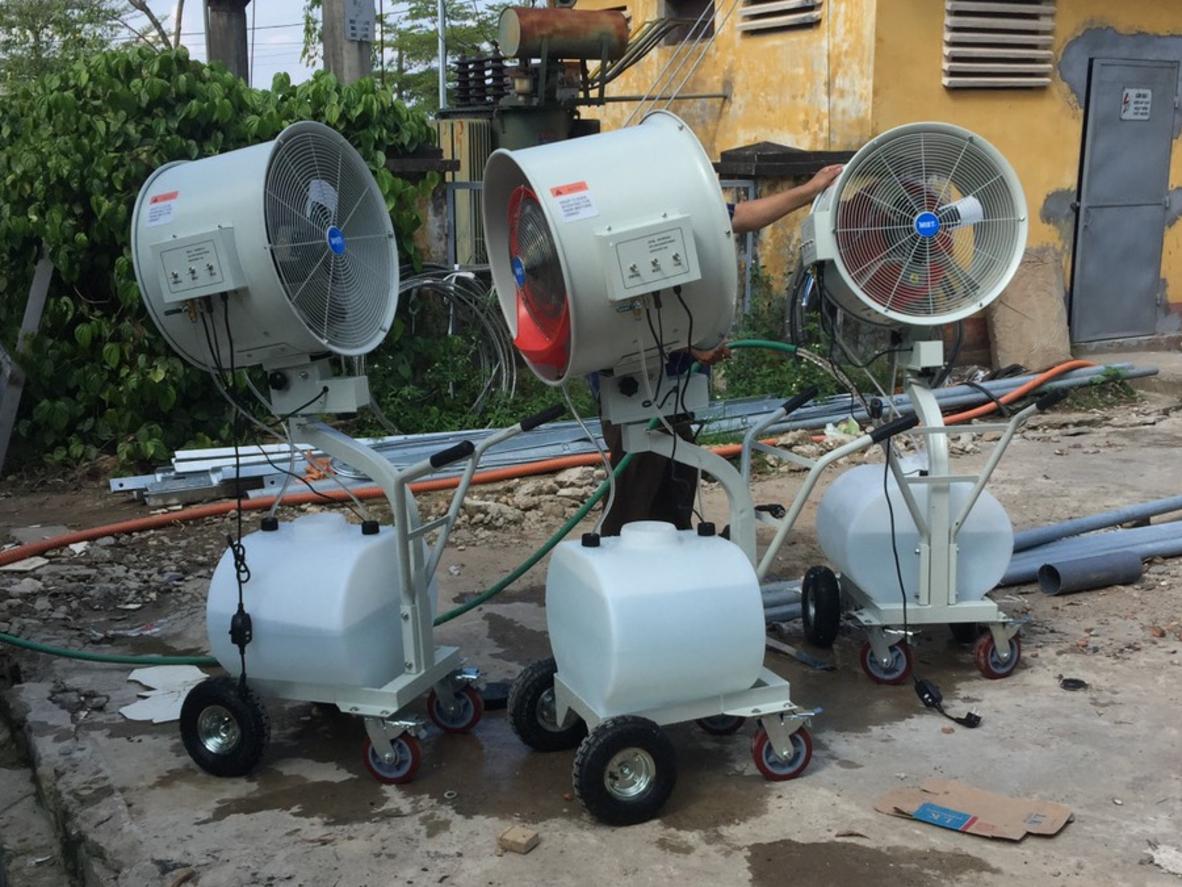 Lượng phun sương 20 lít/giờ hỗ trợ làm mát và giảm oi nóng hiệu quả.