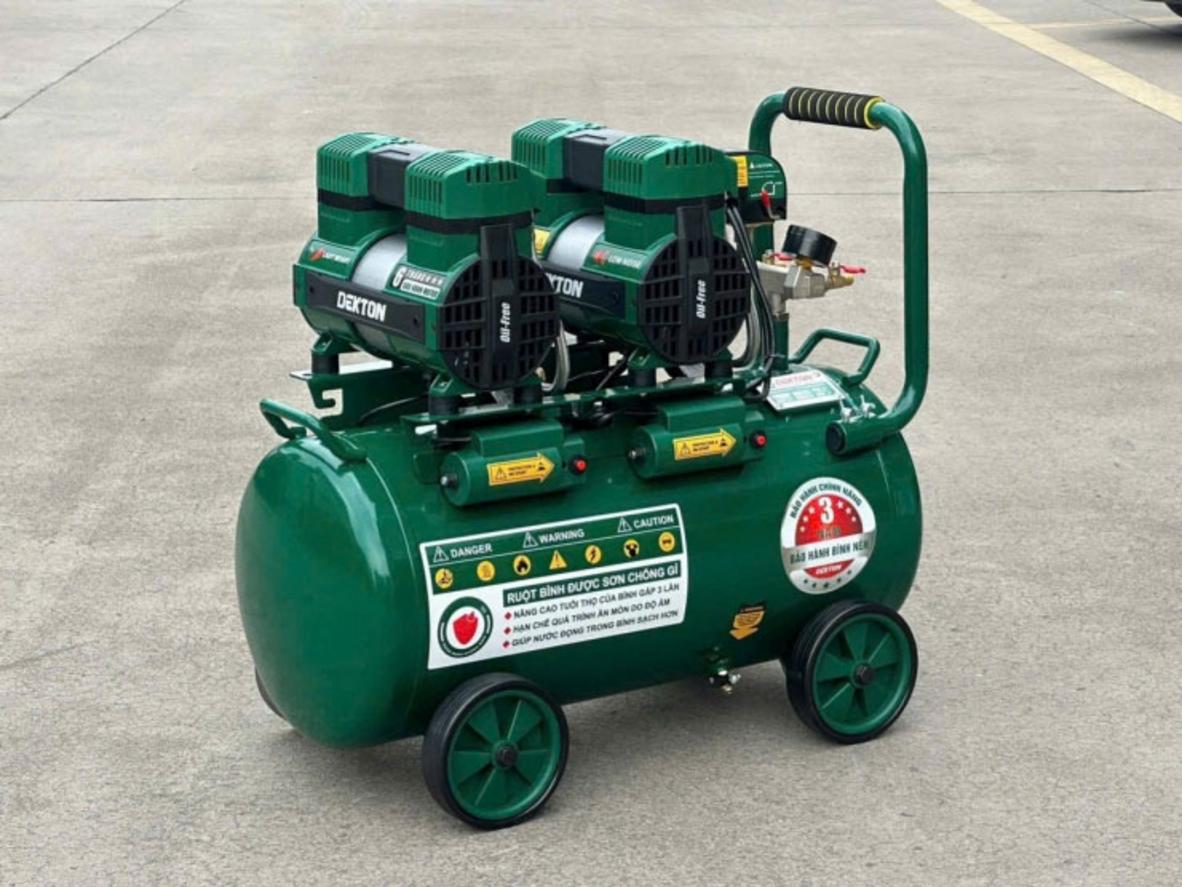 Lưu lượng 400 lít/phút giúp máy nạp hơi nhanh và làm việc liên tục.