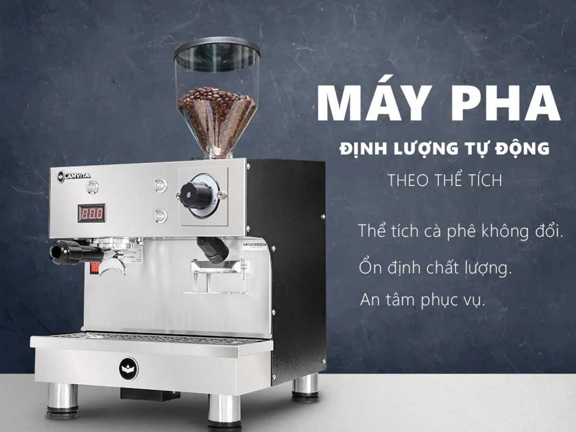 Nút nhấn và cảnh báo an toàn giúp người mới vận hành máy dễ hơn.