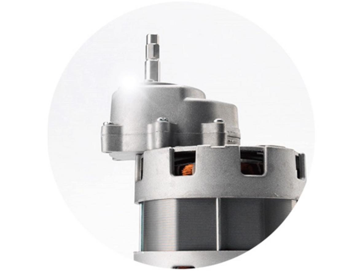 Ống nạp 8,2cm giúp ép nguyên trái tiện hơn