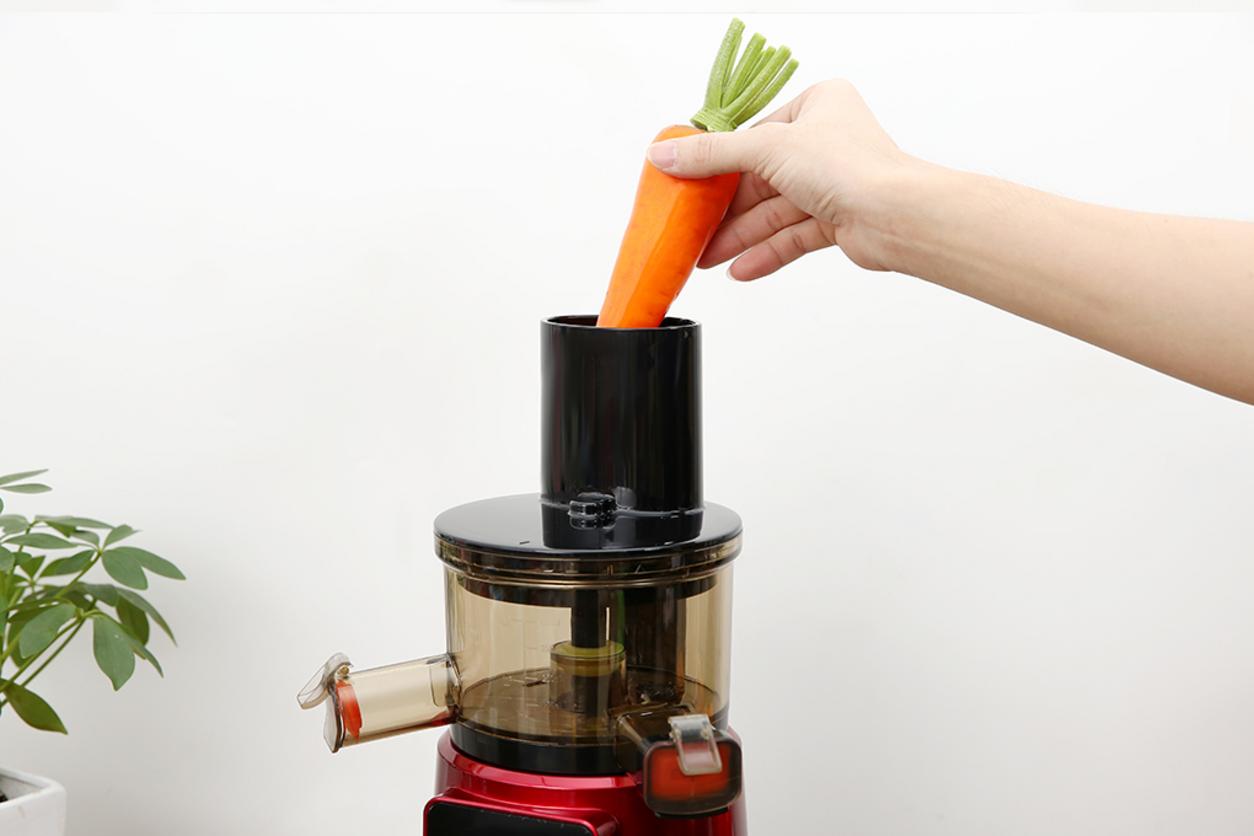 Ống tiếp nguyên liệu lớn 7,8cm giúp thao tác nhanh hơn