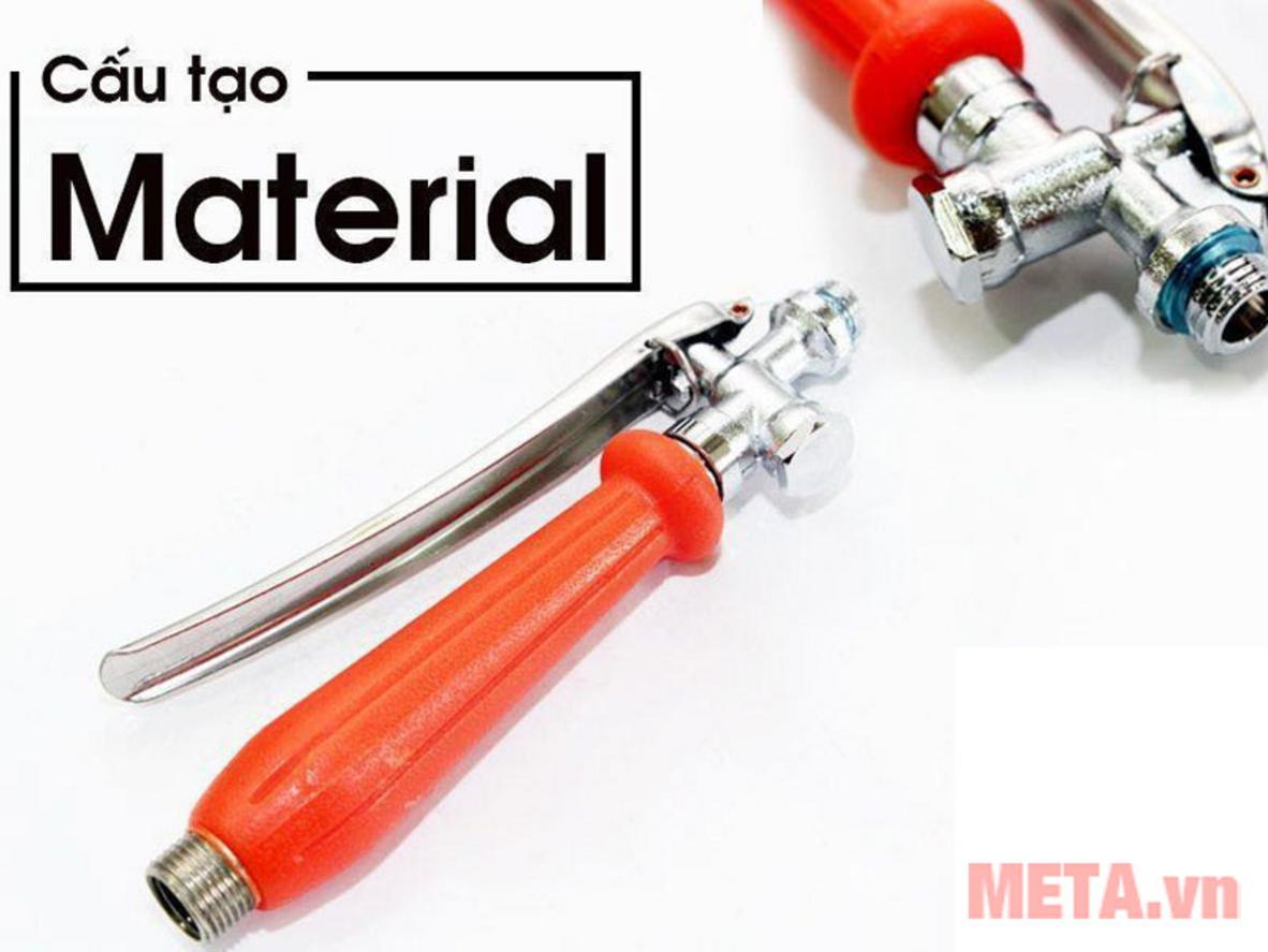 Áp lực phun ổn định giúp hạt sương mịn và đều hơn.
