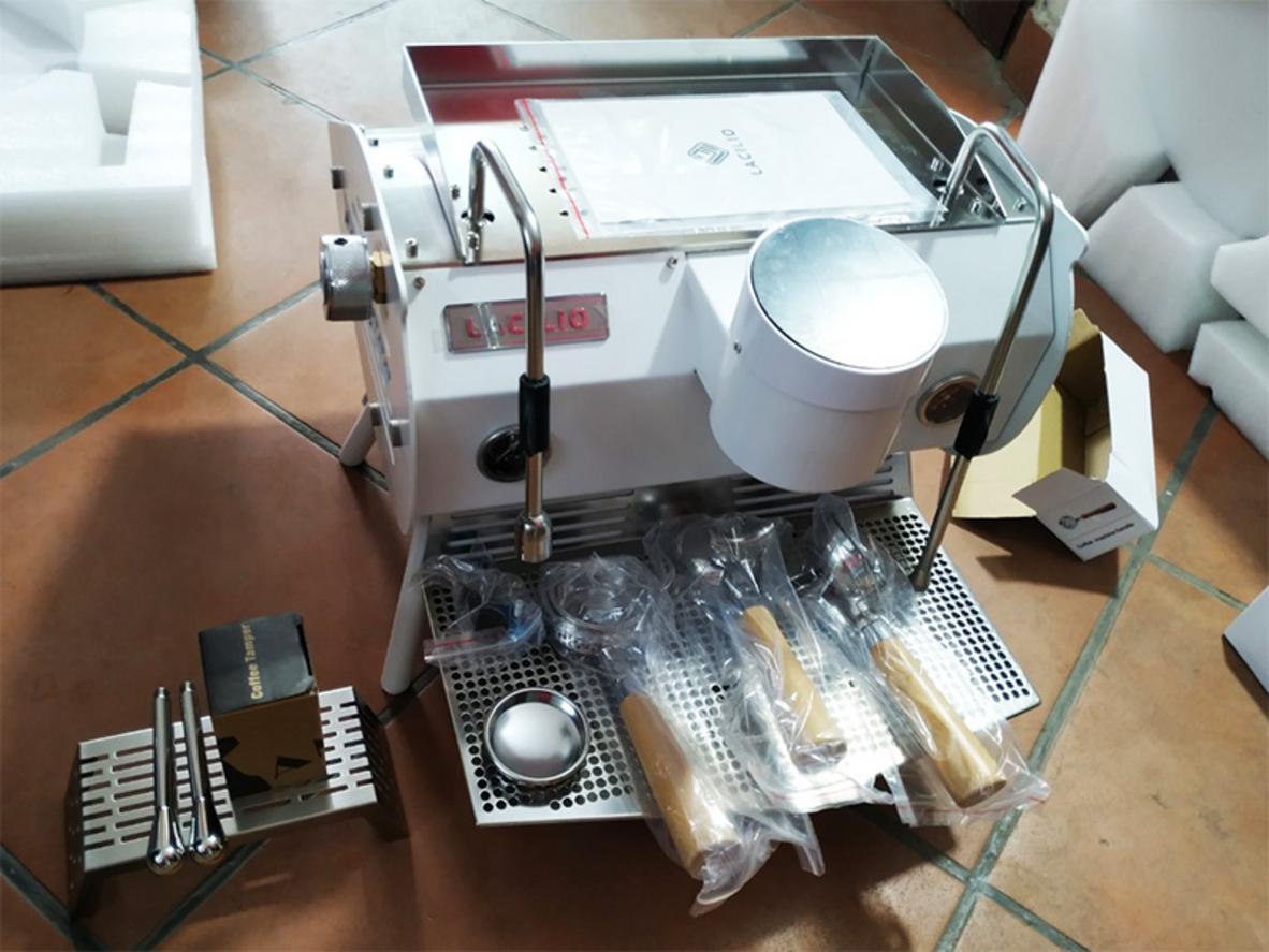 PID và công suất 4000W giúp kiểm soát nhiệt ổn định, hỗ trợ shot espresso đồng đều.
