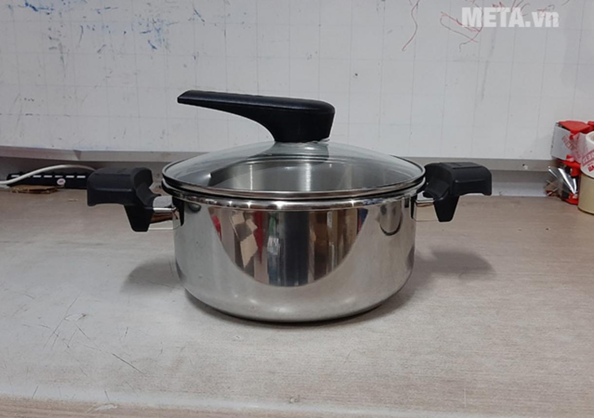 Cấu tạo inox cao cấp, an toàn và tương thích nhiều loại bếp.