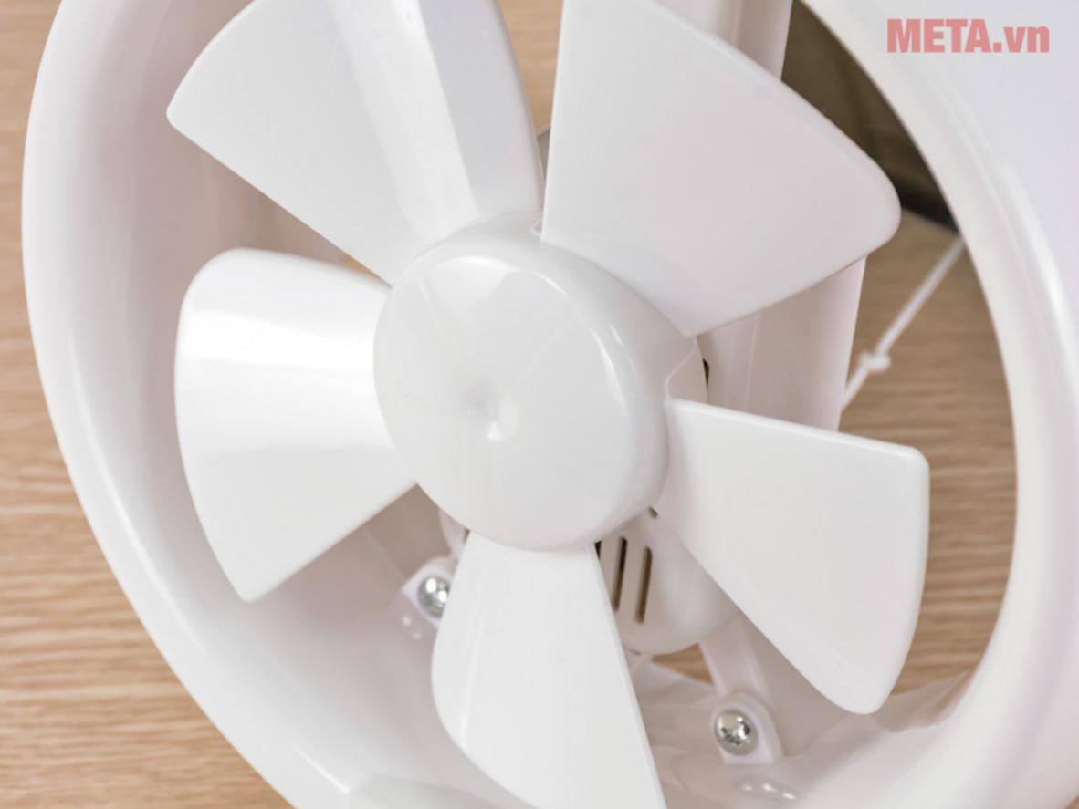 Mức 40dB giúp quạt vận hành êm, phù hợp không gian sinh hoạt.