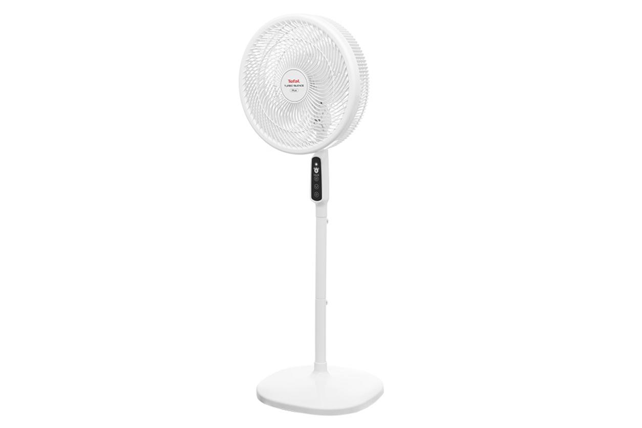 Remote, 3 mức gió và hẹn giờ 8 tiếng giúp sử dụng tiện lợi hơn.
