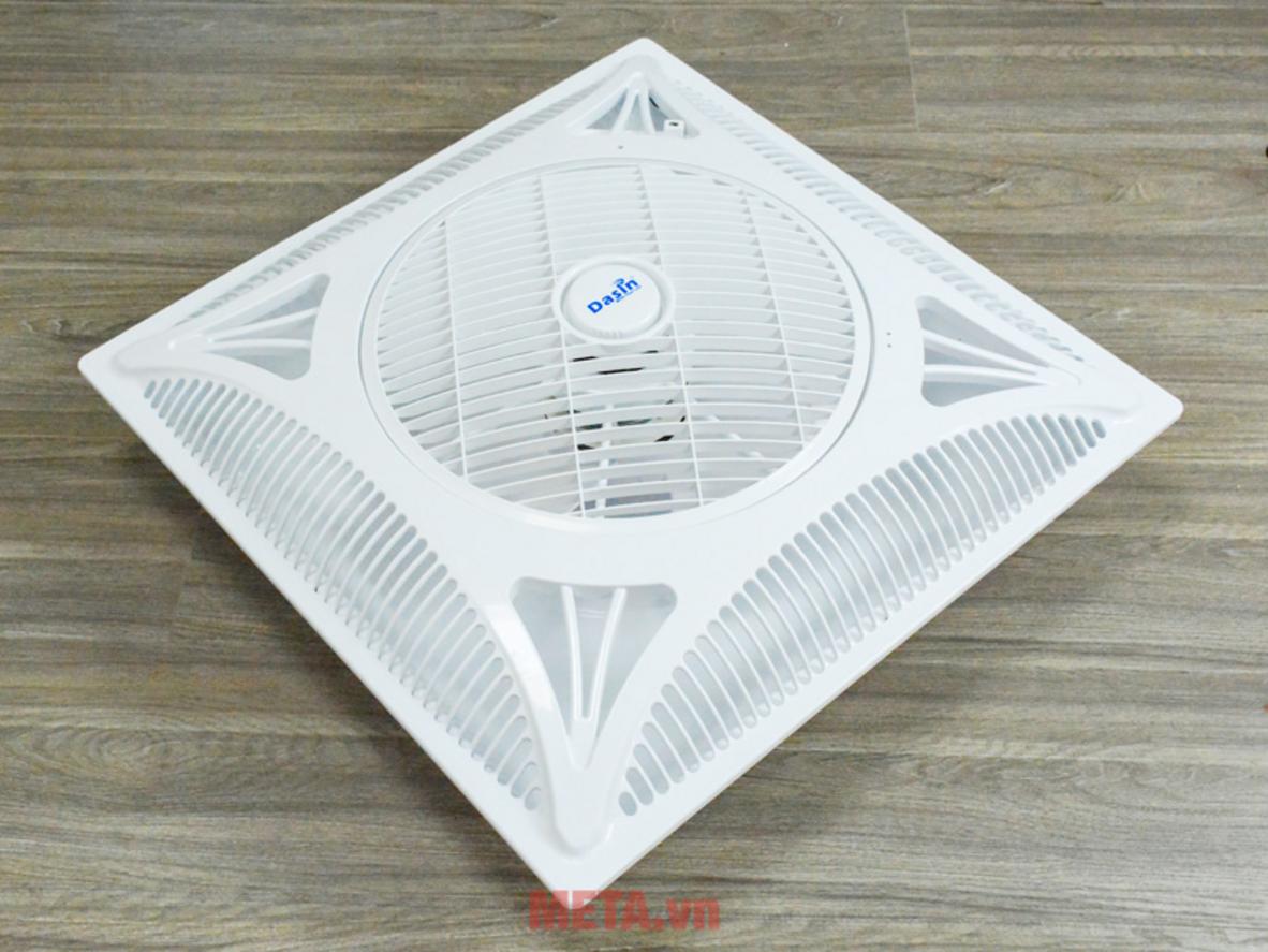 Motor dây đồng và 3 cánh nhựa giúp quạt nhẹ, ổn định và dễ lắp đặt.