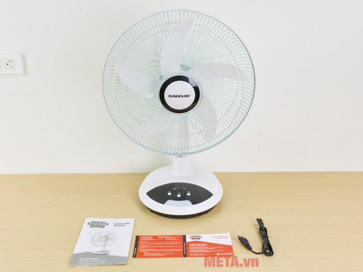 5 cánh quạt và motor bạc đạn giúp luồng gió êm, ổn định hơn.