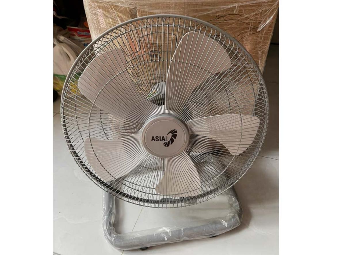Cấu hình 80W, 45cm và motor bạc thau giúp quạt tạo gió mạnh, ổn định.