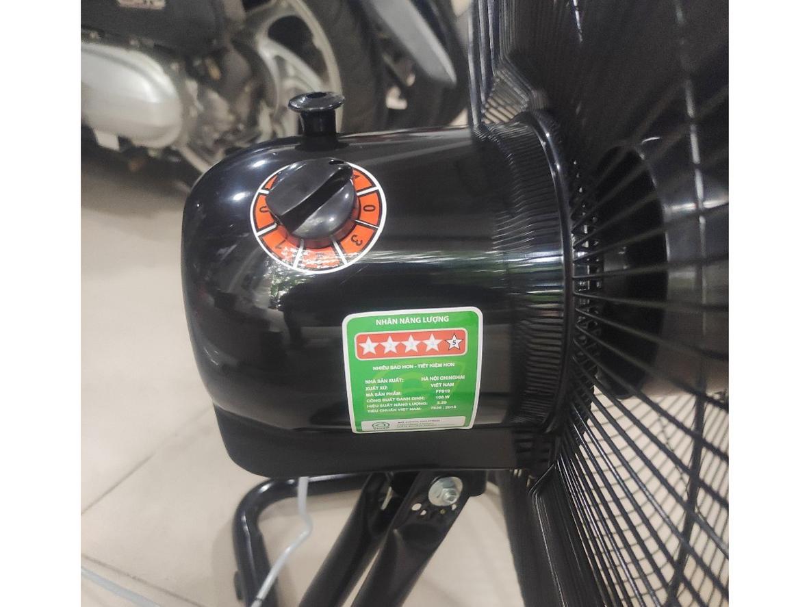 4 cánh quạt và lồng thép sơn tĩnh điện tạo độ bền và sự ổn định.