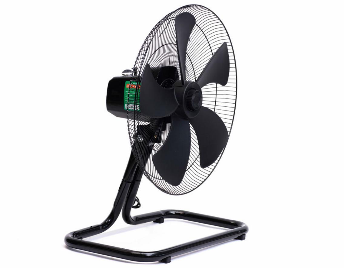 Thiết kế quạt sàn Hali SN199 tối ưu cho làm mát tầm thấp, đặt gọn trong quán cà phê, nhà hàng và khu chờ.