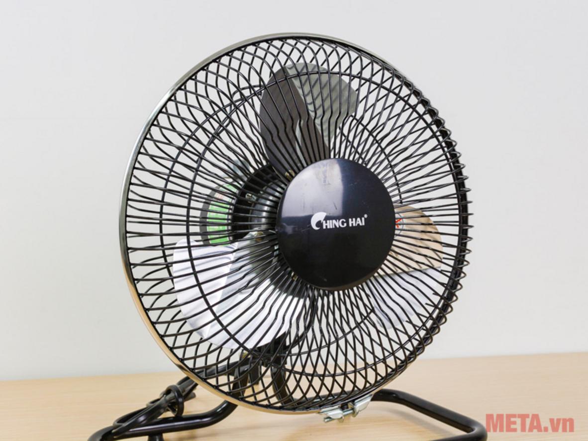 Chân quỳ thấp giúp gió thổi sát vị trí cần làm mát.