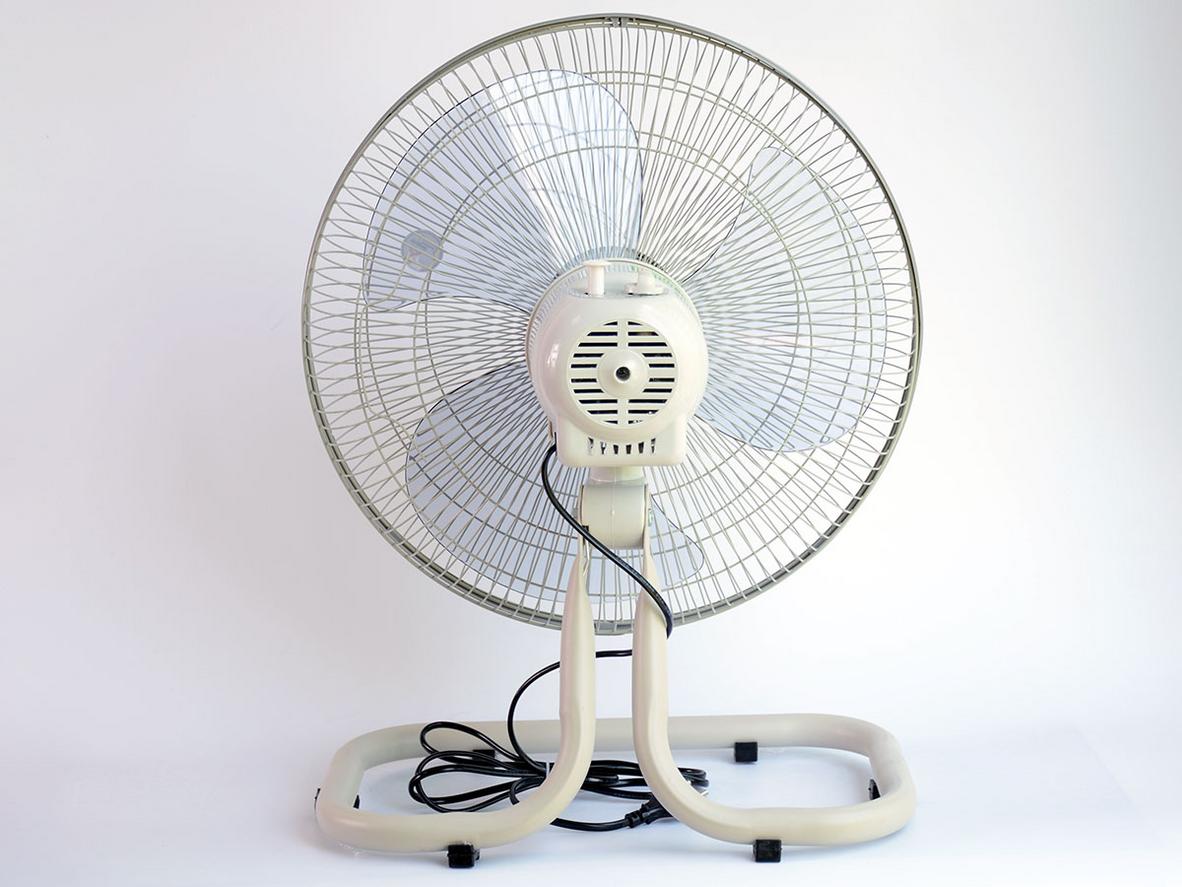 54W và sải cánh 40cm mang lại sự cân bằng giữa độ gọn và lực gió.