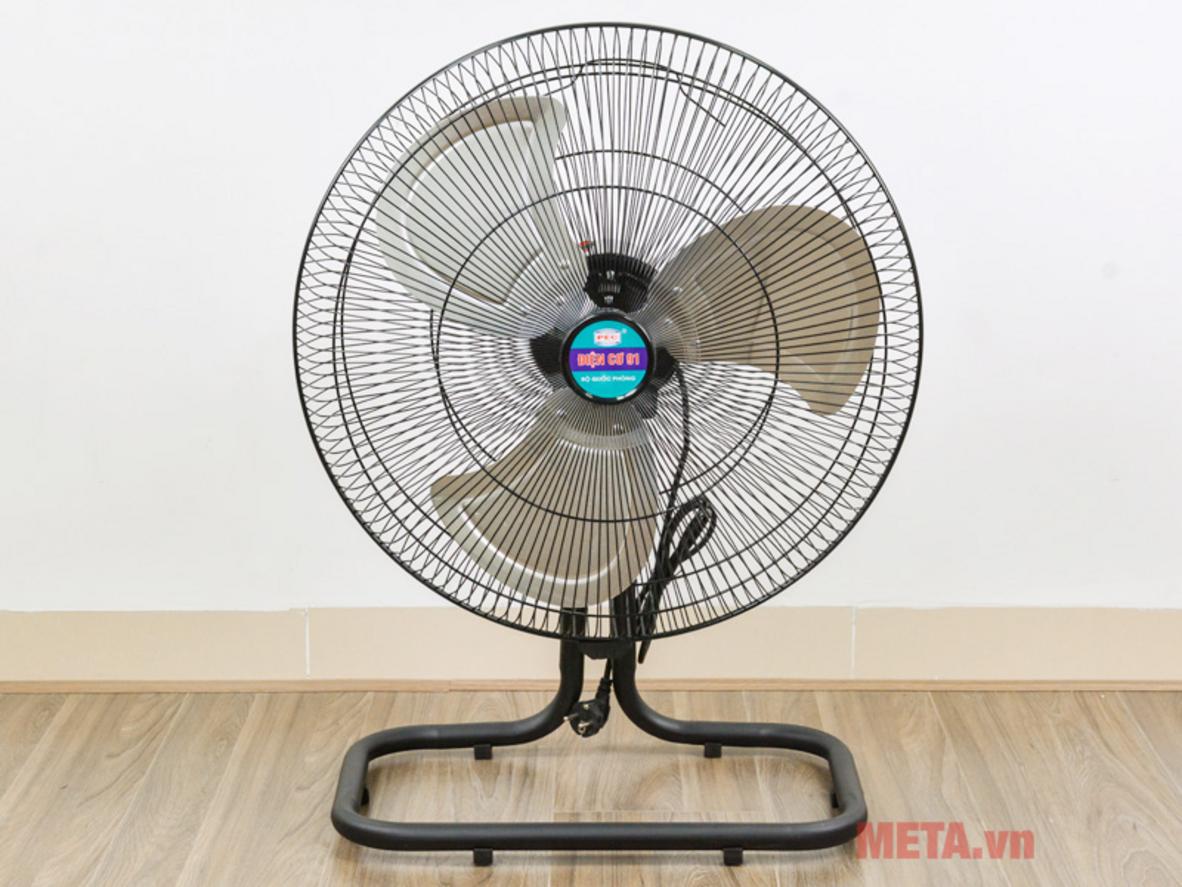 Chi tiết thân sắt và cánh lớn giúp QS500S tạo gió mạnh, tỏa rộng.