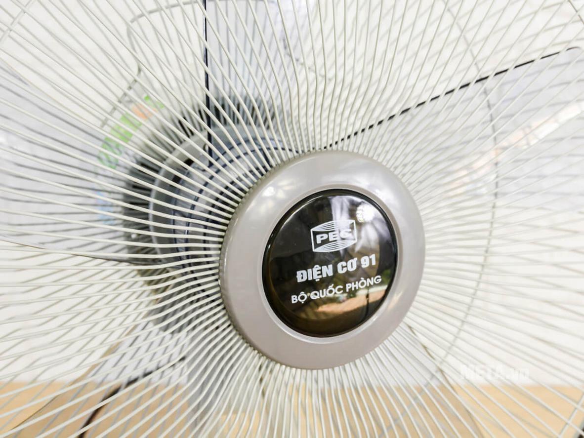 Mô tơ dây đồng giúp QS450 vận hành bền bỉ, phù hợp nhu cầu dùng lâu dài.