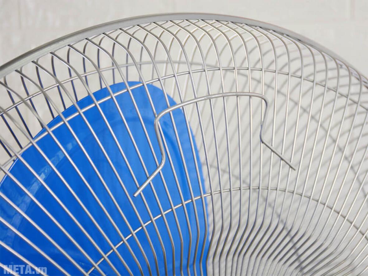 Chân quỳ thấp giúp quạt thổi sát mặt sàn và mát đúng vị trí.