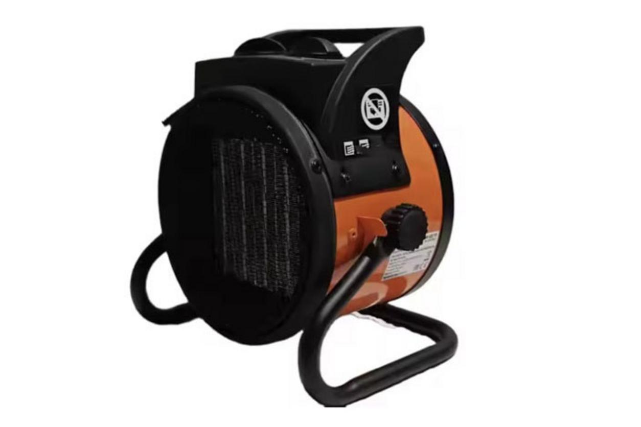 Quạt sấy gió nóng Sunfan EH-02 nhỏ gọn, phù hợp không gian khoảng 10m2.