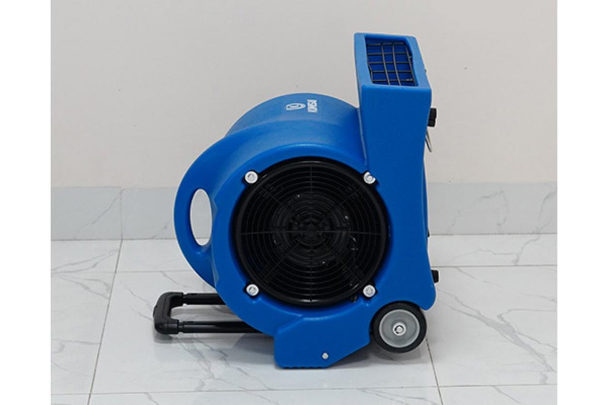 Công suất 1200W tạo nền tảng cho khả năng sấy khô nhanh của Kumisai KMS 900.