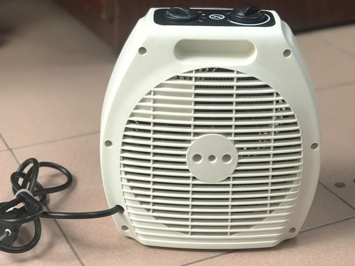 Thiết kế nhỏ gọn nhưng công suất mạnh, dùng linh hoạt cho phòng cá nhân.