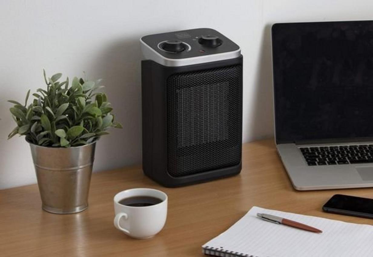 Công suất 1500W cho khả năng làm ấm nhanh trong không gian nhỏ.