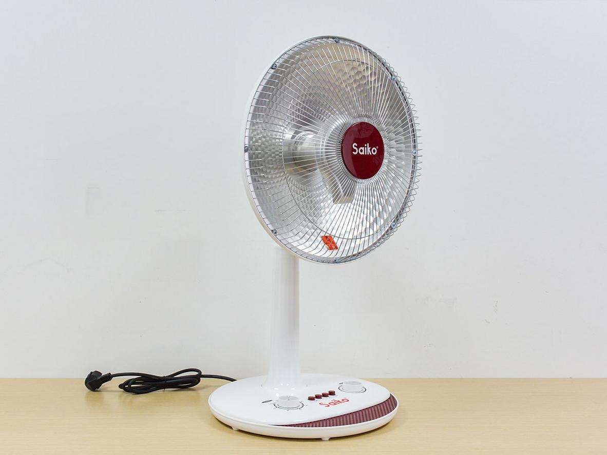 Quạt sưởi Saiko HF-803H 900W nhỏ gọn, dễ đặt trong phòng ngủ hoặc phòng làm việc.