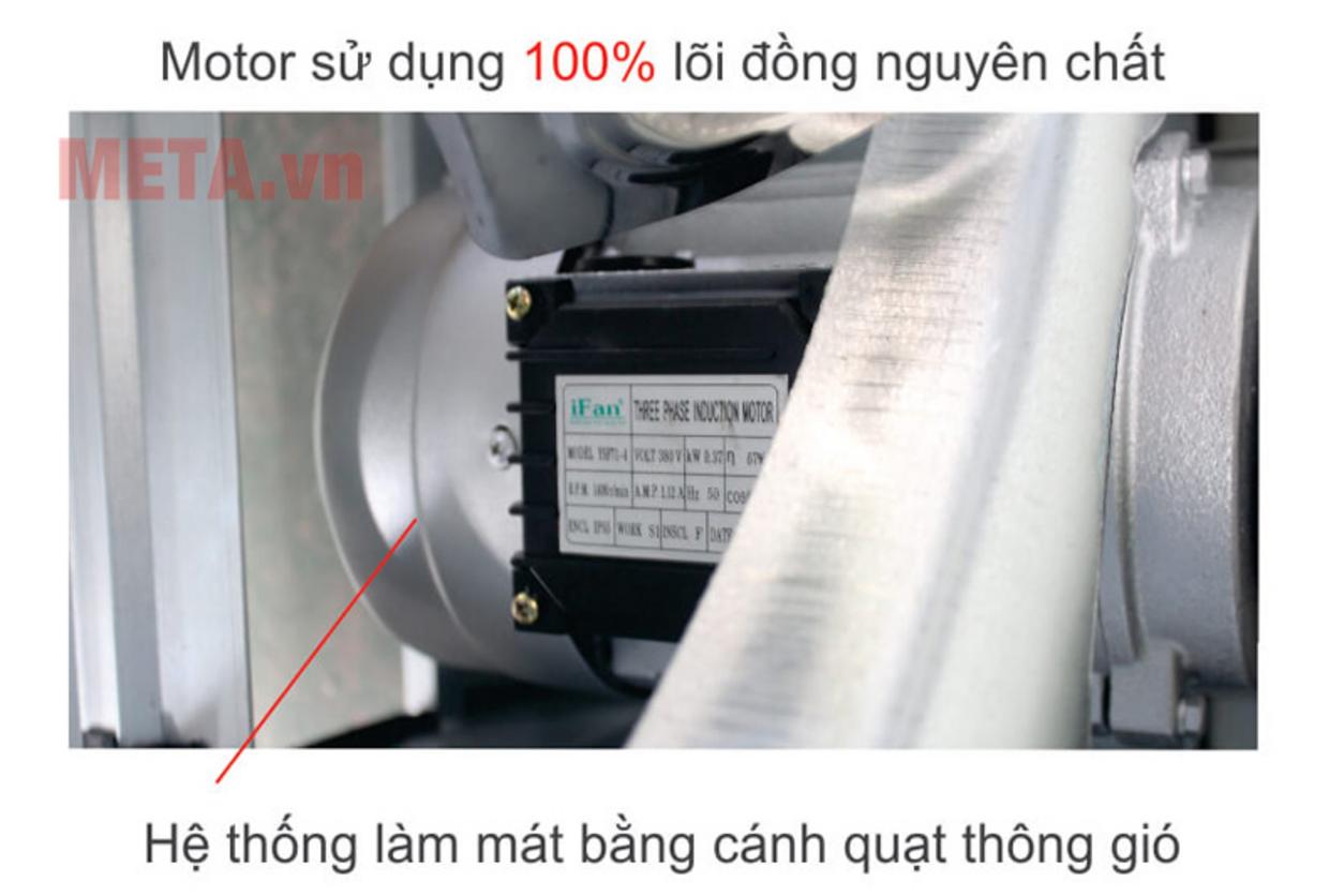 iFan 42C với khung lớn, 6 cánh inox và lưu lượng 30.000 m³/h.