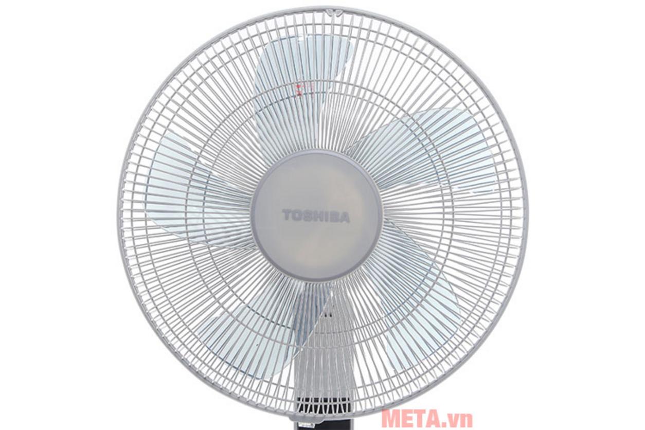 Remote và hẹn giờ giúp sử dụng quạt tiện lợi hơn.