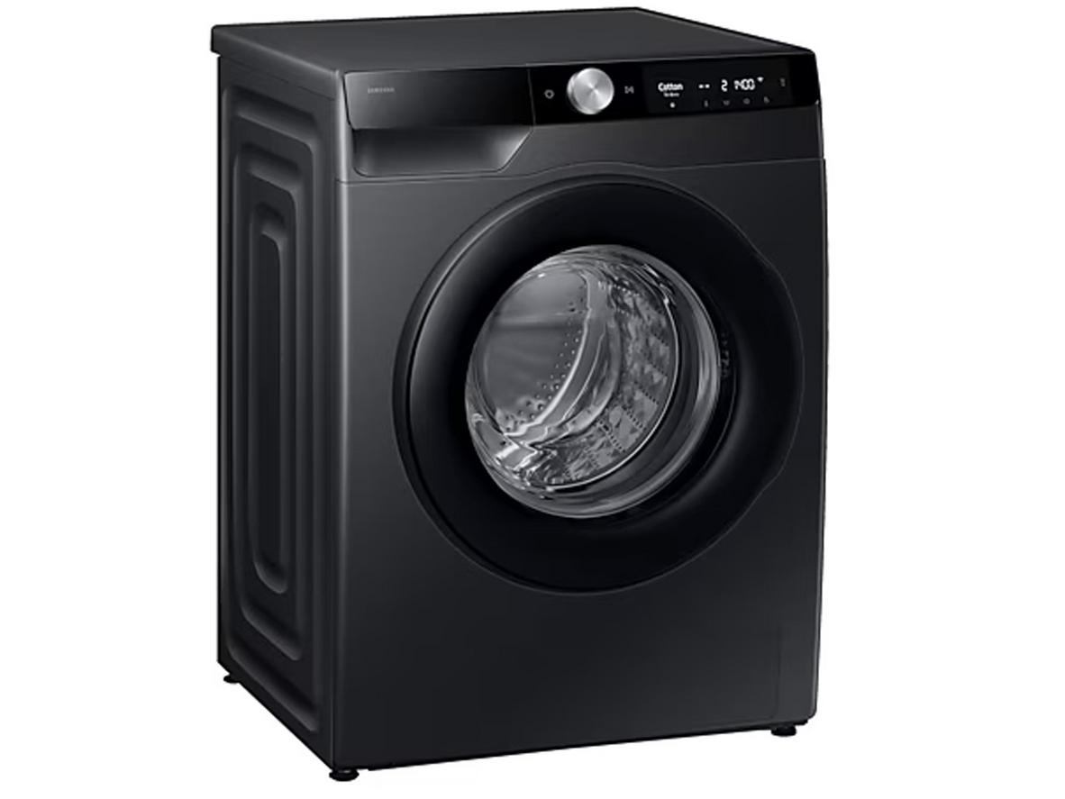 Dung tích 12kg giúp máy xử lý mẻ giặt lớn, phù hợp gia đình đông người và chăn mền mỏng.