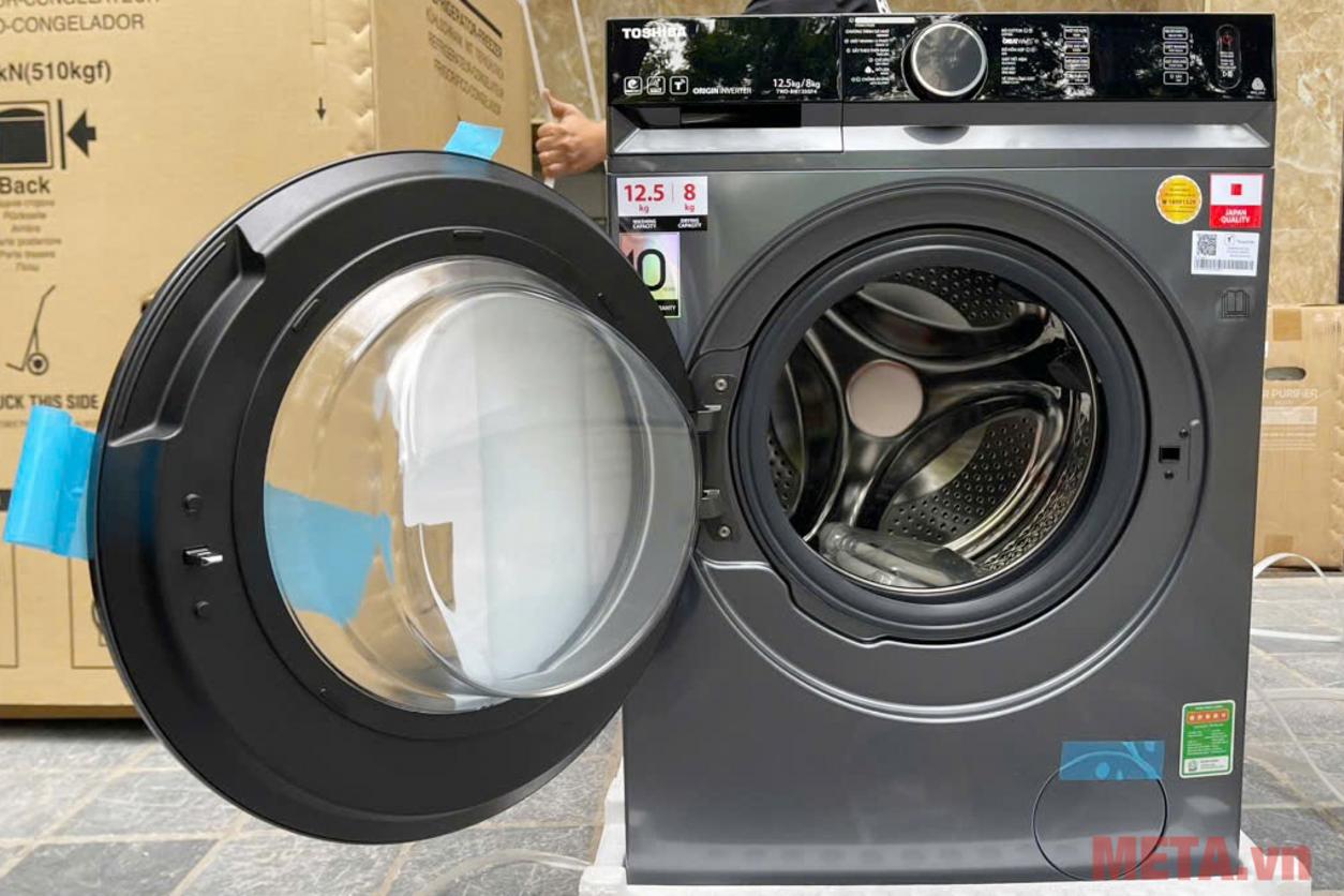 Sấy ngưng tụ giúp lắp đặt gọn và khô quần áo nhanh.