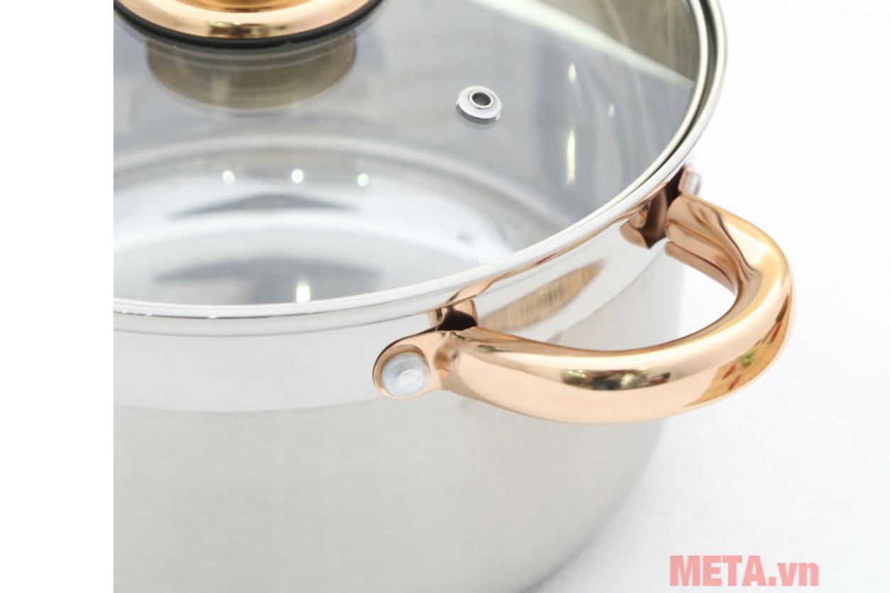 Nắp kính cường lực và chi tiết mạ gold tăng tính tiện dụng lẫn thẩm mỹ.