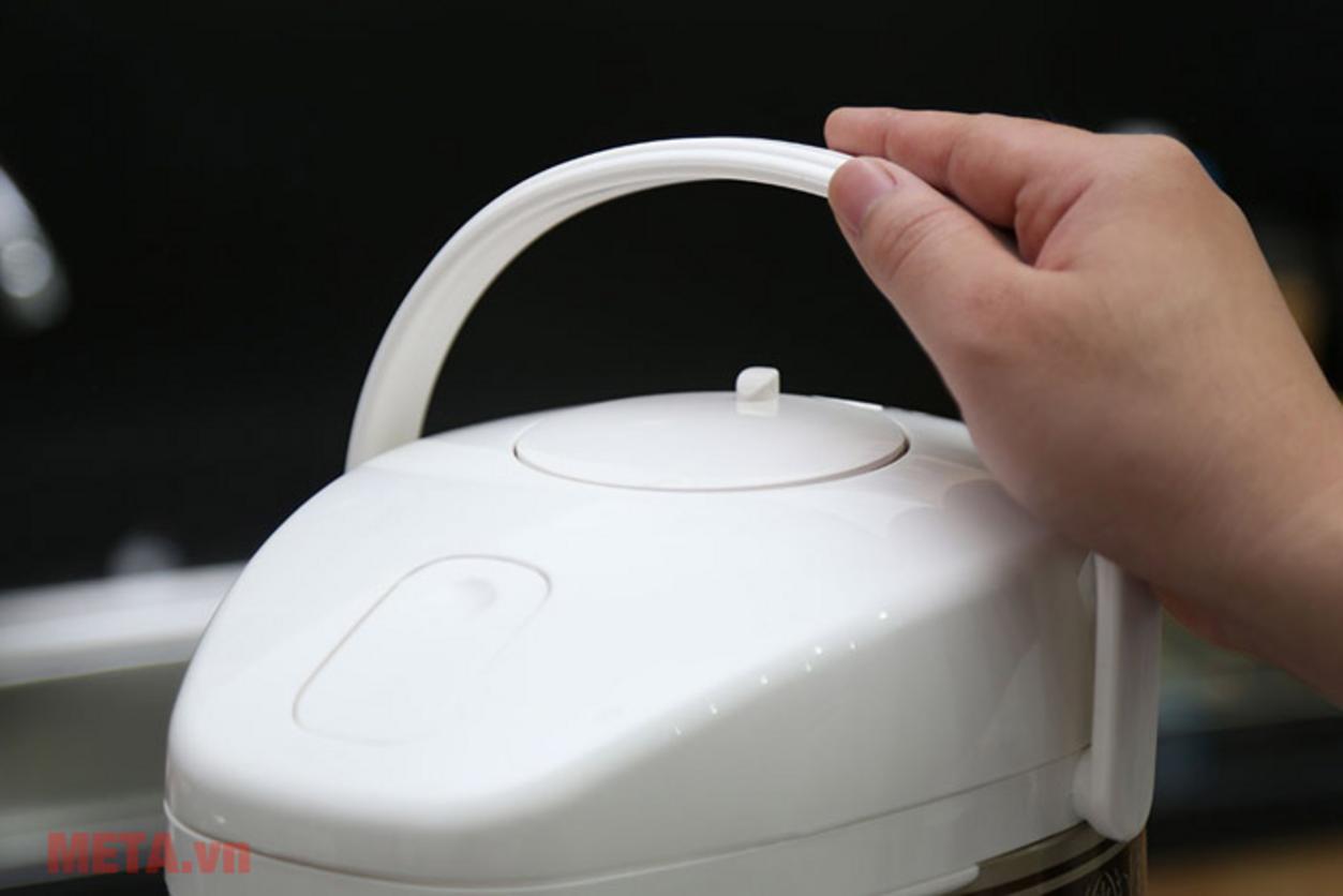 Bơm tay và đế xoay 360 độ cho thao tác tiện hơn.