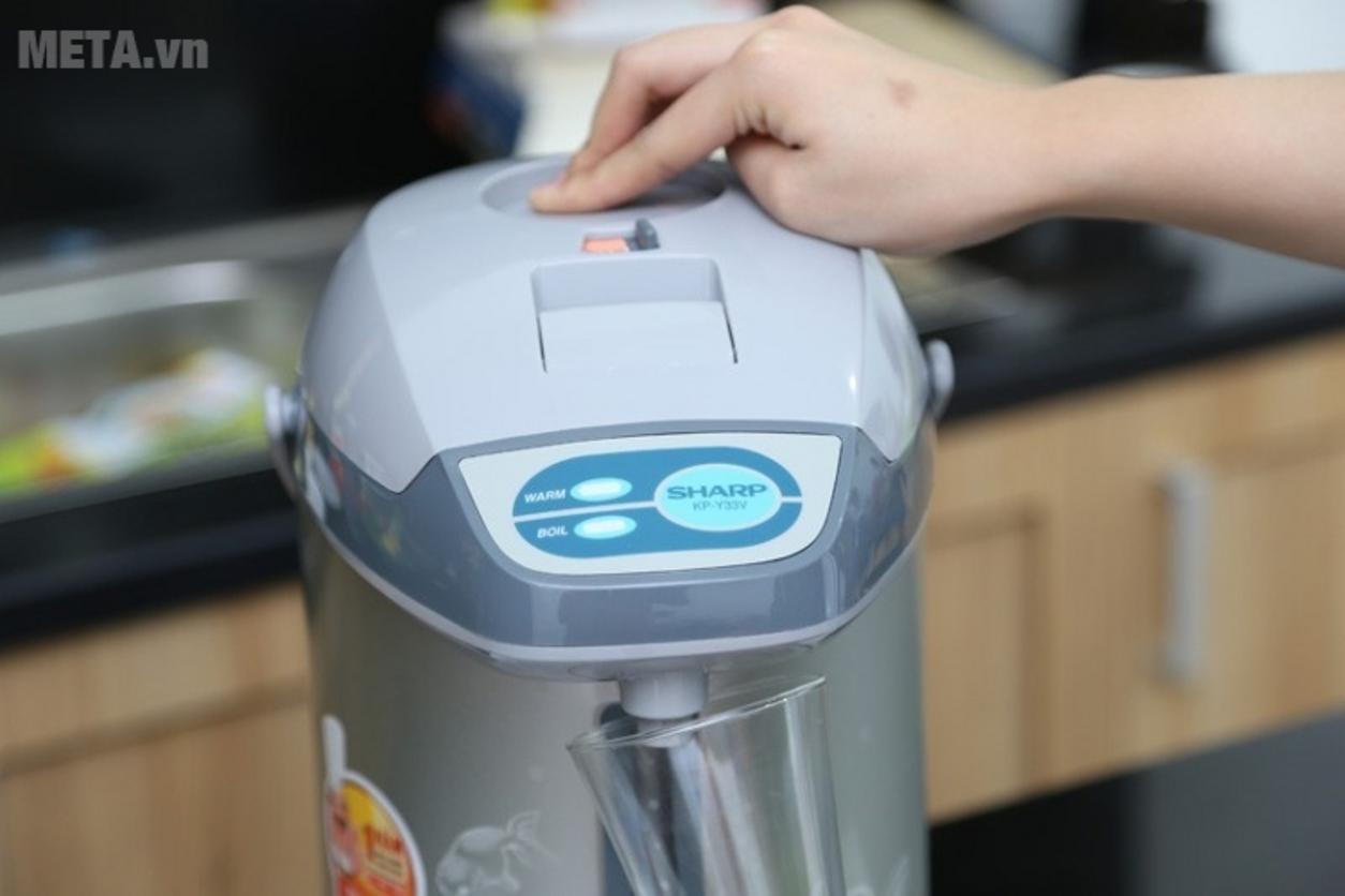 Ruột thép không gỉ giúp hạn chế bám cặn và dễ vệ sinh hơn trong quá trình sử dụng.