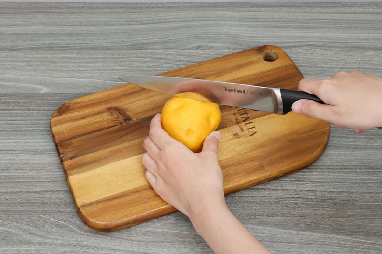 Bộ dao 3 món giúp sơ chế hằng ngày nhanh và gọn hơn.